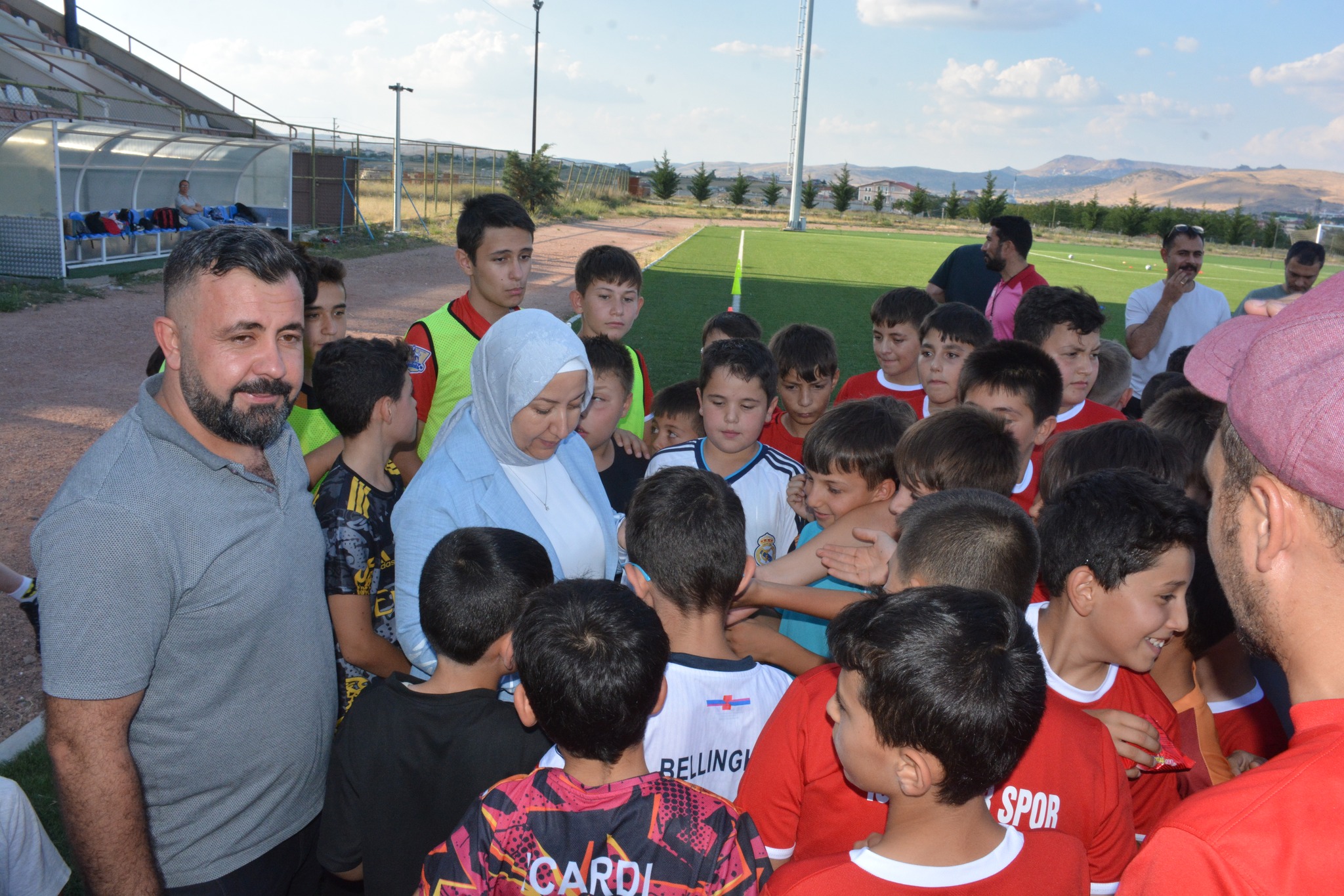 Başkan Seyhan Kılınçarslan, Yaz Okulu Futbol Kursunu Ziyaret Etti