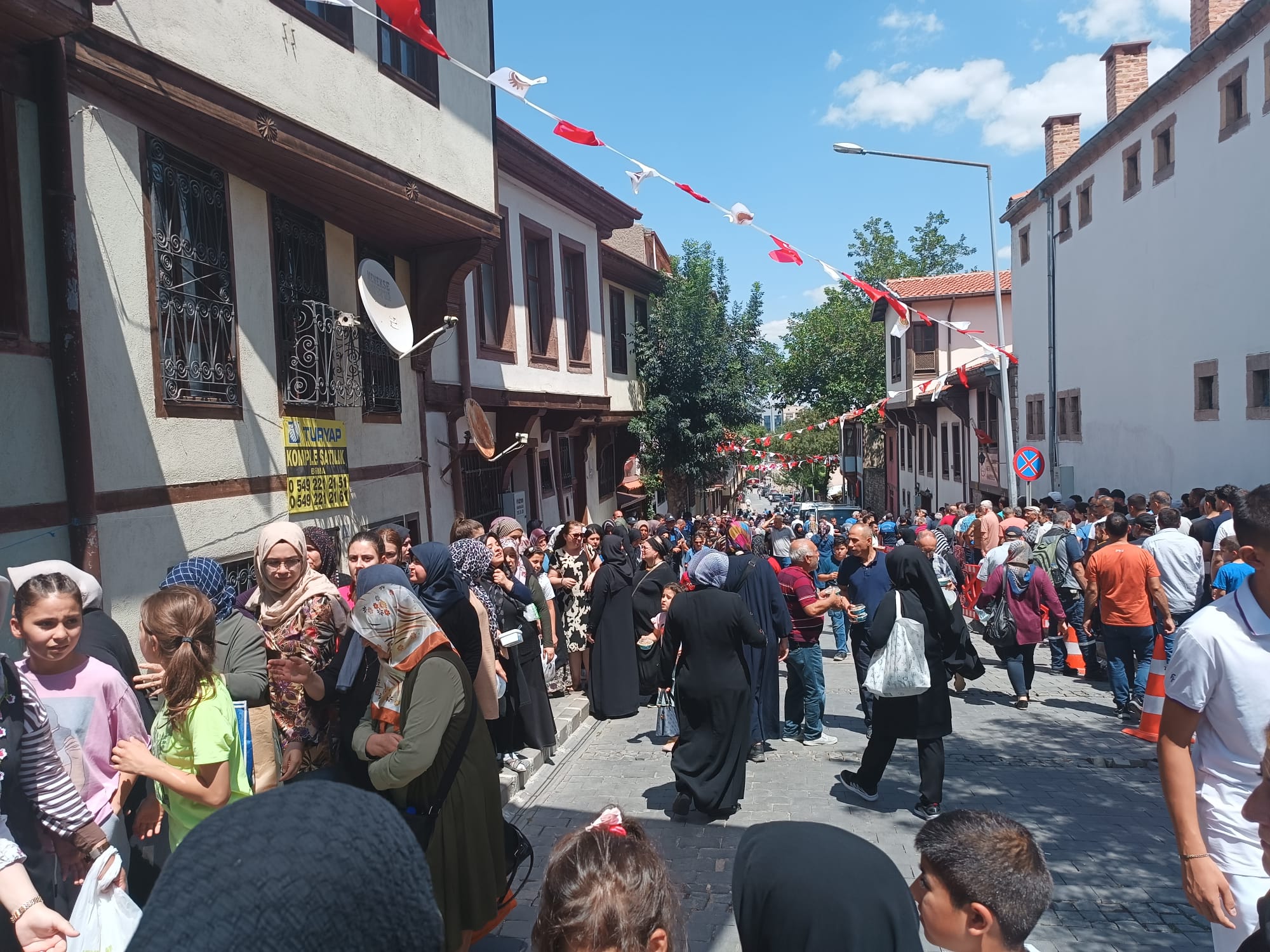 Afyon'da 40 Hatimli Aşure Dağıtıldı