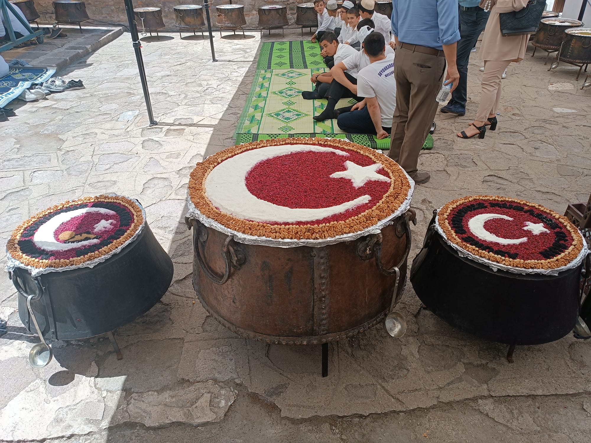 Afyon'da 40 Hatimli Aşure Dağıtıldı