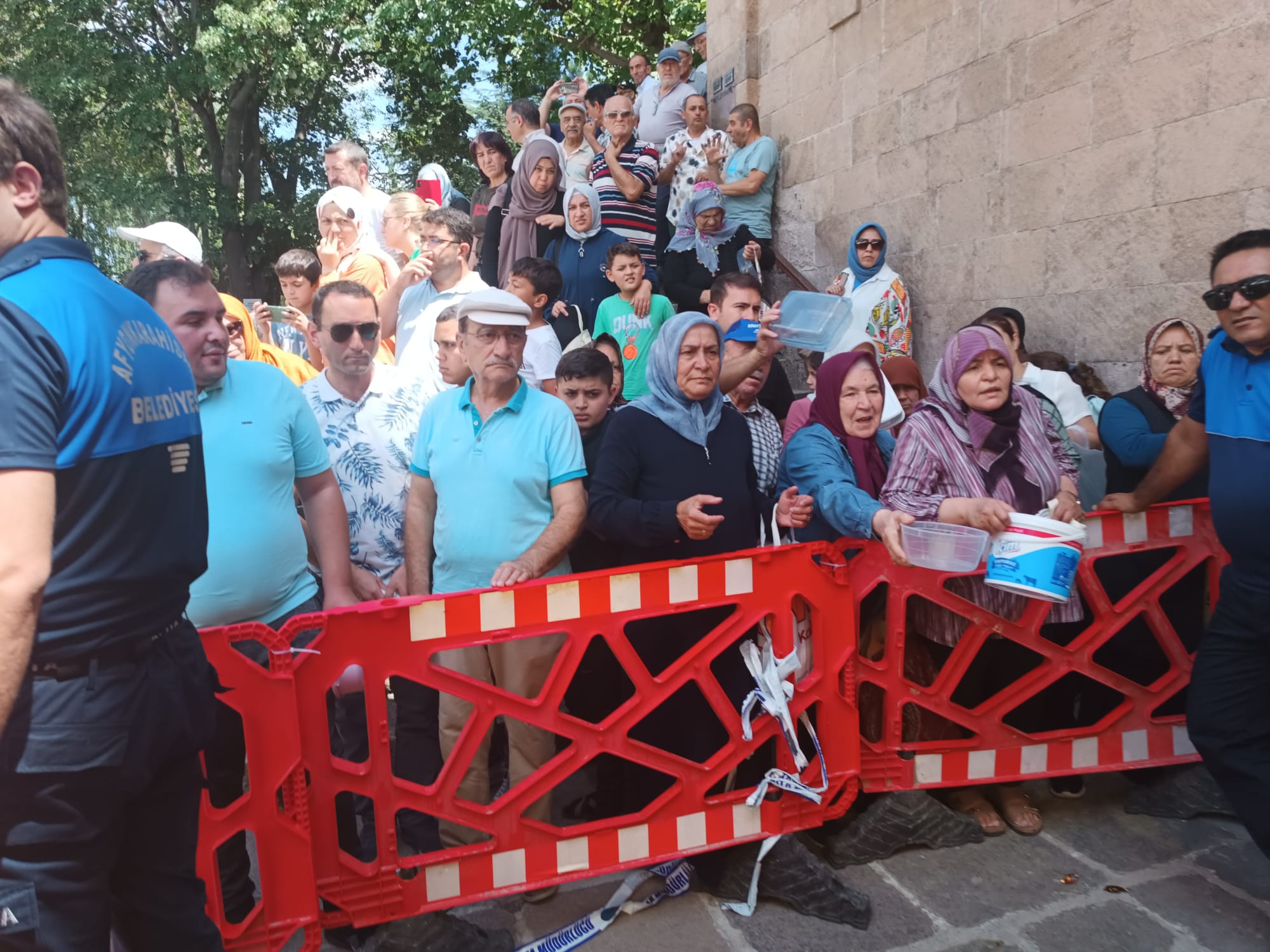 Afyon'da 40 Hatimli Aşure Dağıtıldı