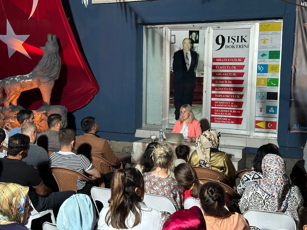 ÜLKÜ OCAKLARI'NDA KADIN HAKLARI SEMİNERİ DÜZENLENDİ