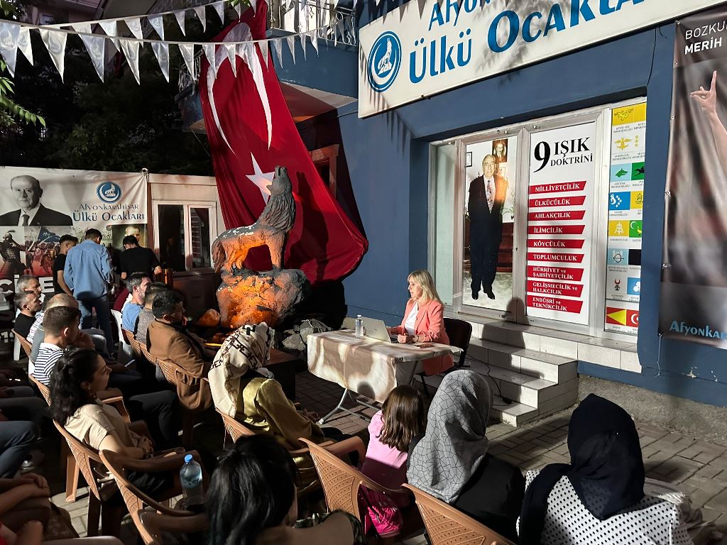 ÜLKÜ OCAKLARI'NDA KADIN HAKLARI SEMİNERİ DÜZENLENDİ