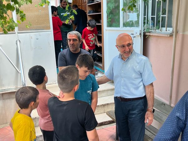 Çocukların Gönlüne Taht Kurdu Başkan Şahin’in Mesaisi Fatih Mahallesi Oldu