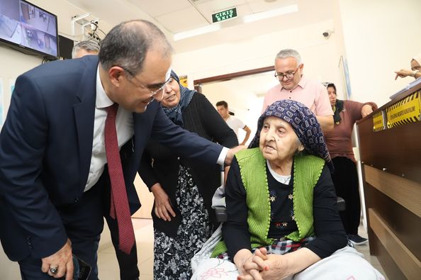 AK Partili Arslan'ın Ziyaretinde Hekim Kimliği Vekil Kimliğinin Önüne Geçti