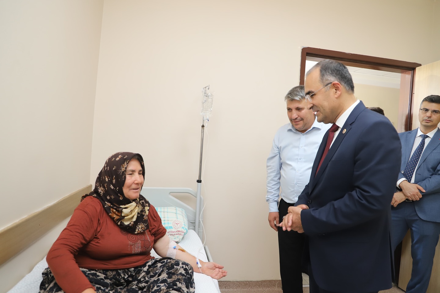AK Partili Arslan'ın Ziyaretinde Hekim Kimliği Vekil Kimliğinin Önüne Geçti