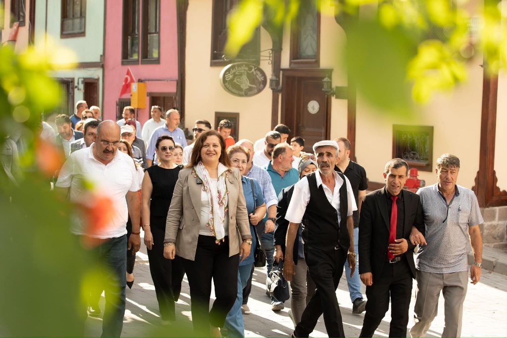 "TARİHİ BÖLGELERİ AFYON'UN TURİZMİNE KAZANDIRMAK İSTİYORUZ"