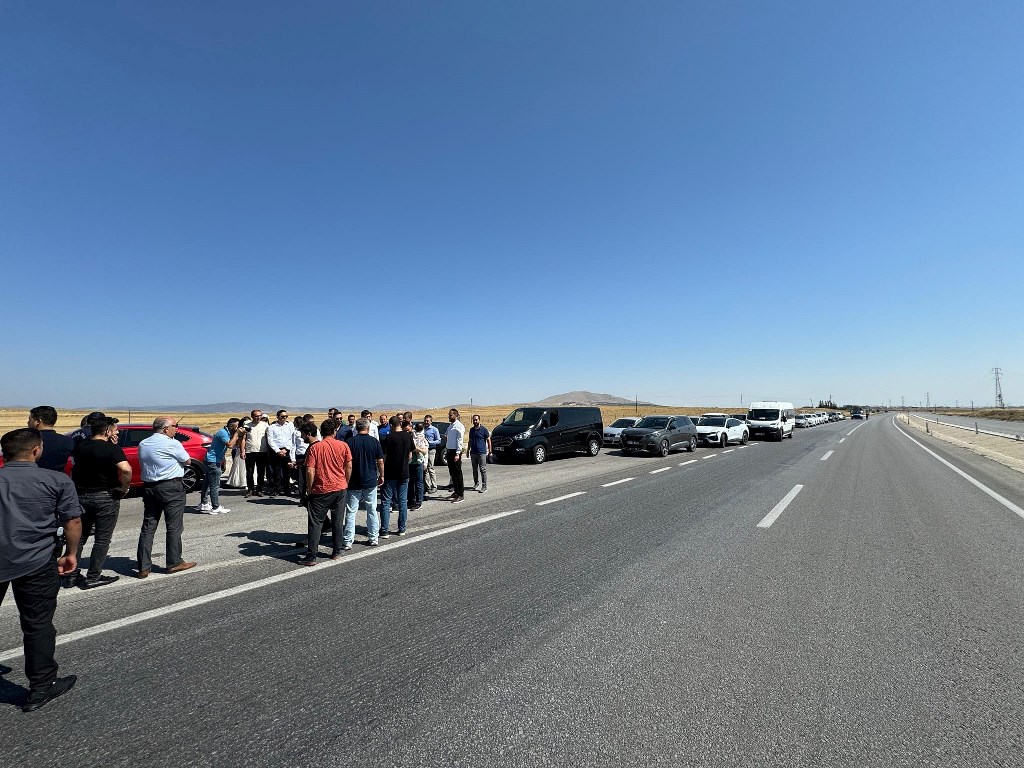 TAYİNİ ÇIKAN KAYMAKAMI KONVOY VE ALKIŞLARLA UĞURLADILAR