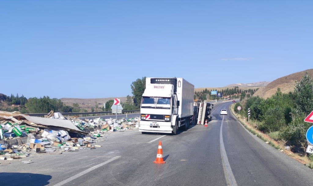 AFYONKARAHİSAR'DAKİ TRAFİK KAZALARINDA 3 KİŞİ YARALANDI
