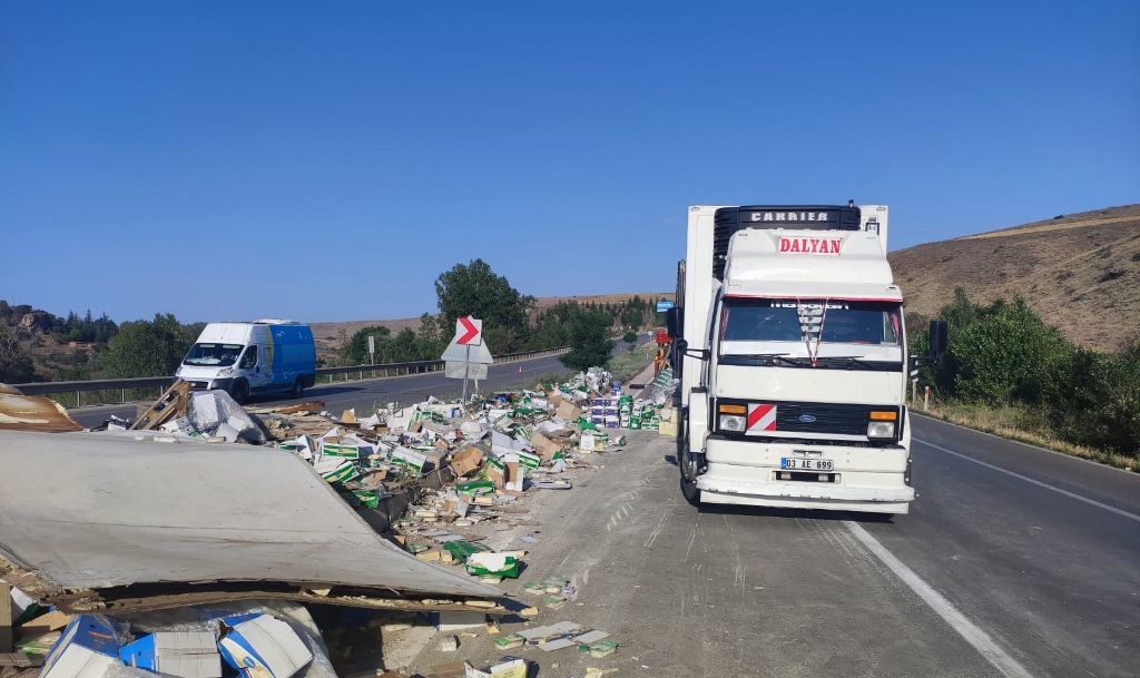 AFYONKARAHİSAR'DAKİ TRAFİK KAZALARINDA 3 KİŞİ YARALANDI