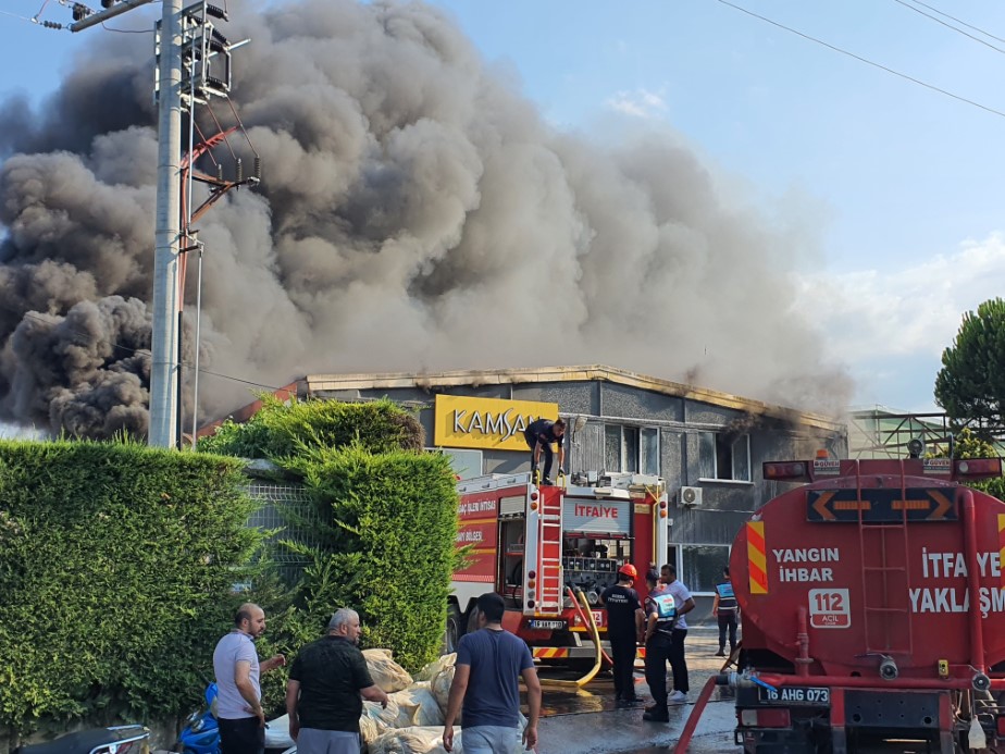 Sandalye Fabrikası Alev Alev Yandı: 2 saatte söndürülen yangının boyutu dron ile görüntülendi