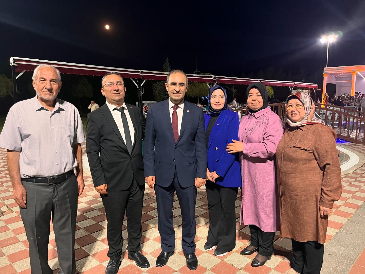 AK Partili Arslan Genç Çiftleri Tebrik Etti
