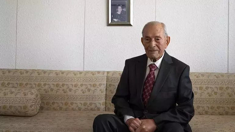 “KIBRIS'TA TOPRAĞI ÖPTÜM”