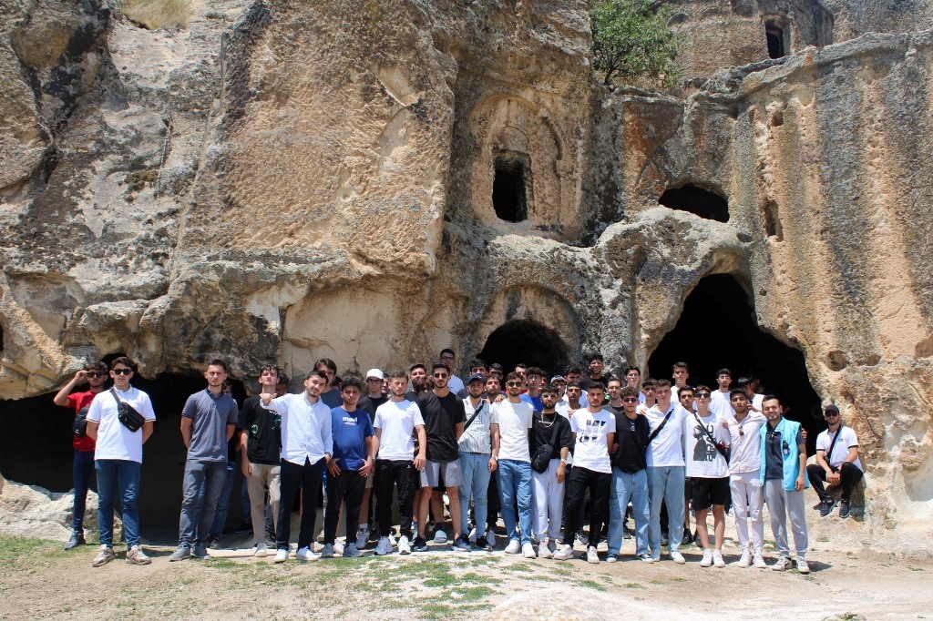 GENÇLİK KAMPI'NA TÜRKİYE'NİN DÖRT BİR YANINDAN 180 GENÇ GELDİ