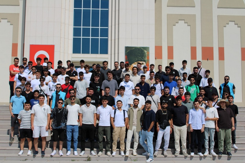 GENÇLİK KAMPI'NA TÜRKİYE'NİN DÖRT BİR YANINDAN 180 GENÇ GELDİ