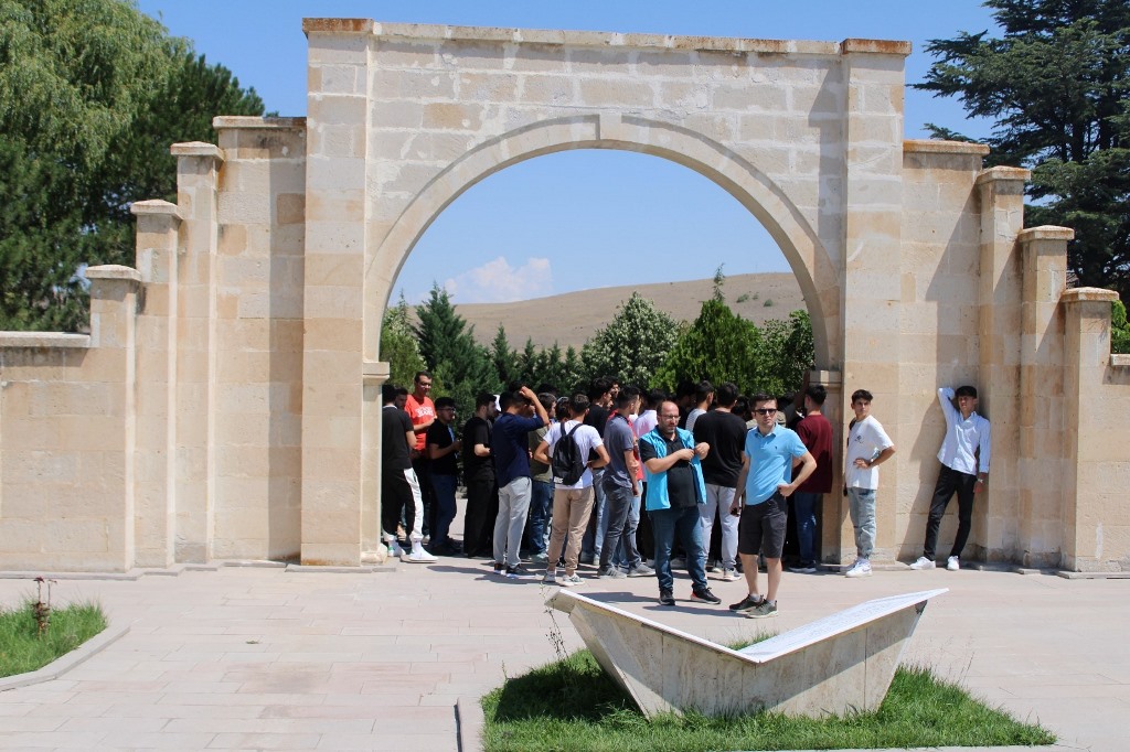 GENÇLİK KAMPI'NA TÜRKİYE'NİN DÖRT BİR YANINDAN 180 GENÇ GELDİ
