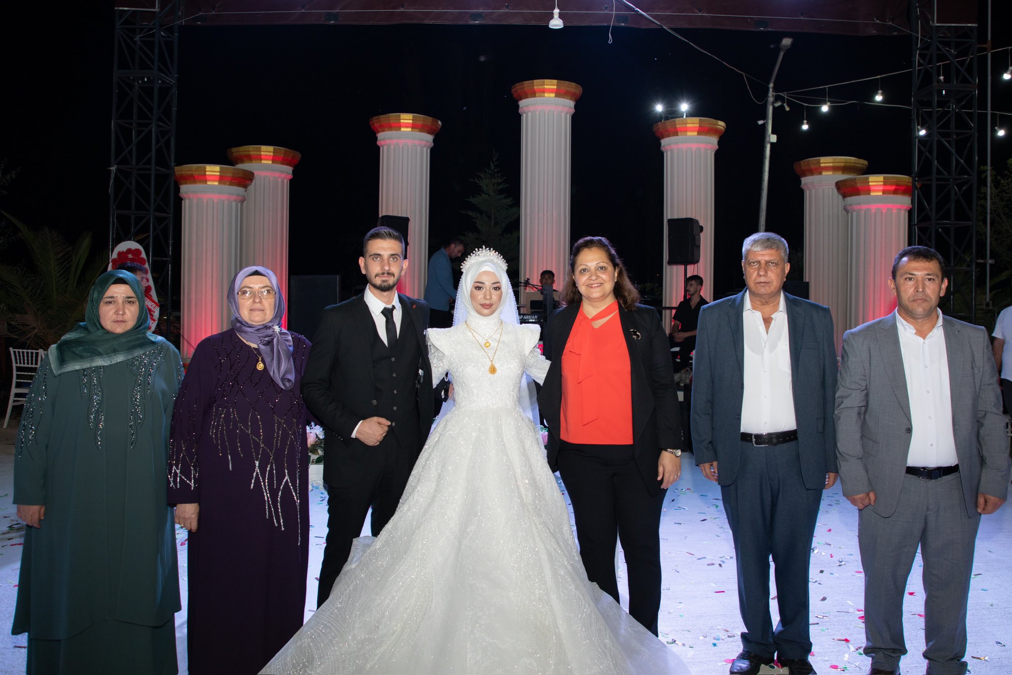 Başkan Burcu Köksal, Genç Çiftlerin Mutlu Gününde Yanlarında Oldu