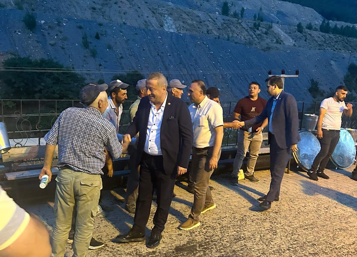 Milletvekili Olgun, Aşure Kazanının Başına Geçti