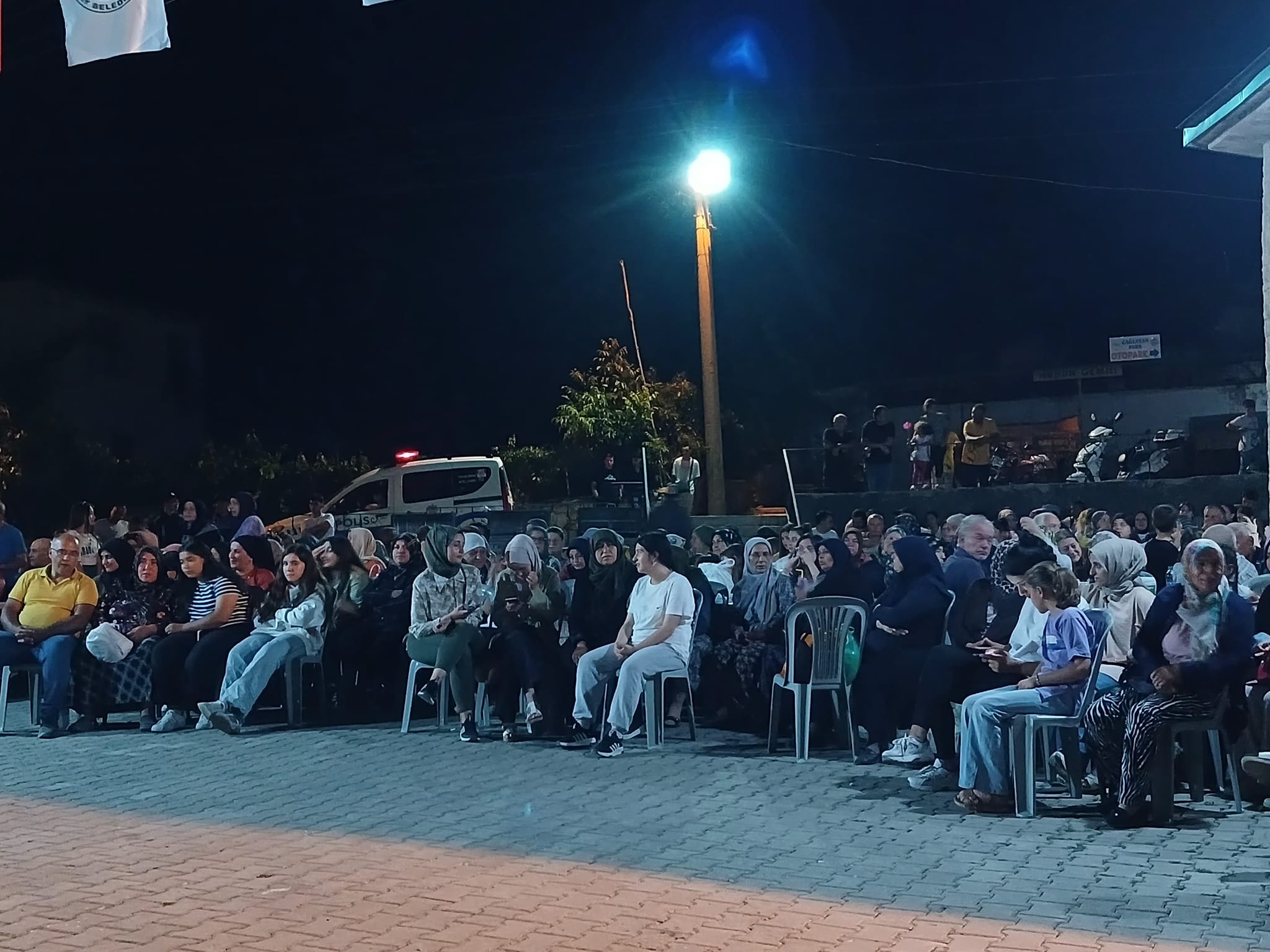 Milletvekili Olgun, Aşure Kazanının Başına Geçti