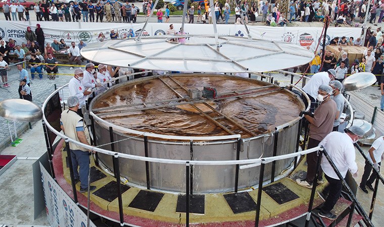 Uşak'ta Pişirilen 30 Bin 292 Litre Tarhana Çorbası Guinness Rekorlar Kitabı'na Girdi