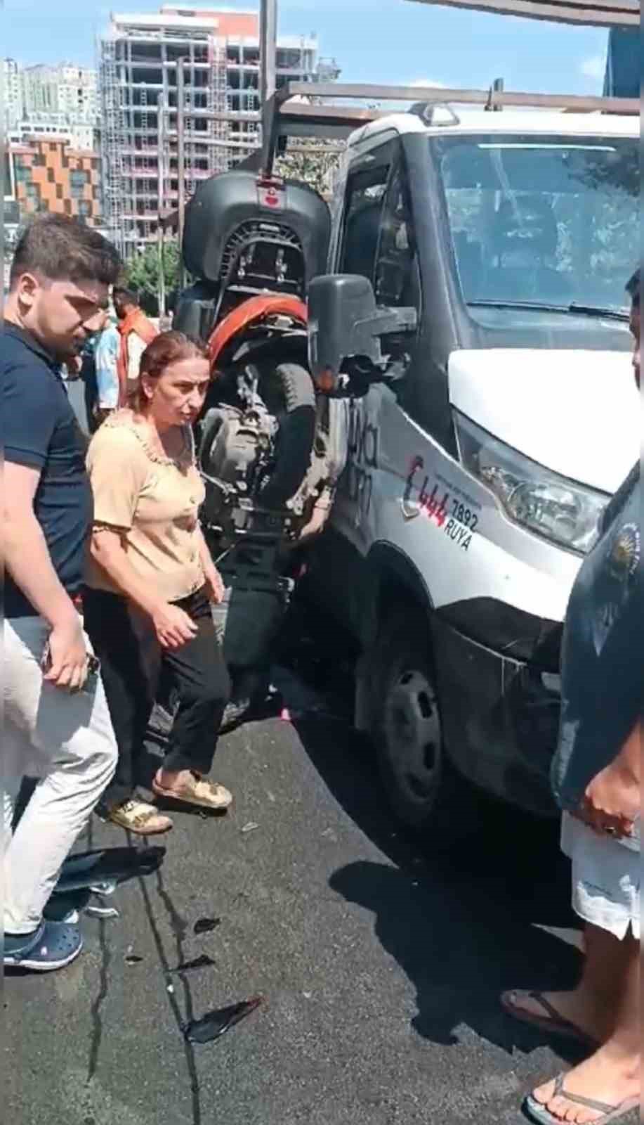 Kalp Krizi Geçiren Sürücü Öldü: Çarptığı Kadının Bacağı Koptu