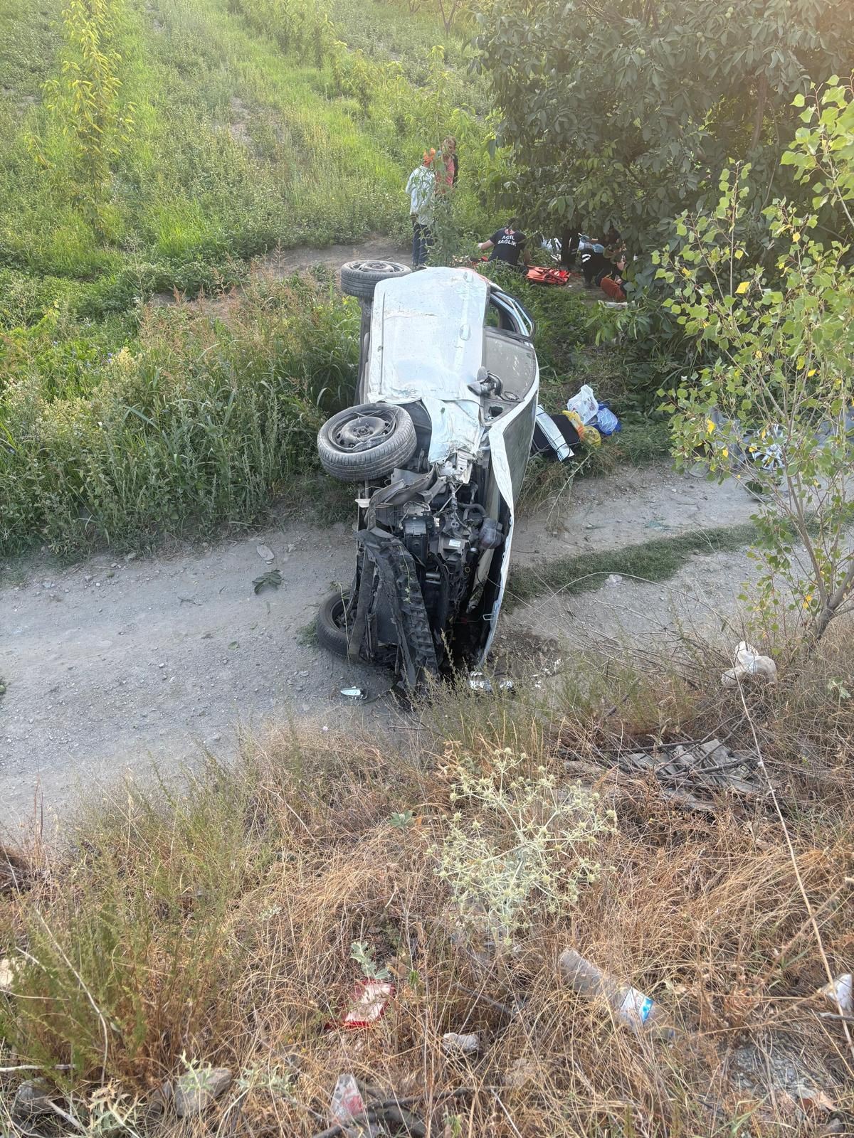 Afyon'da Kontrolden Çıkan Araç Şarampole Yuvarlandı!