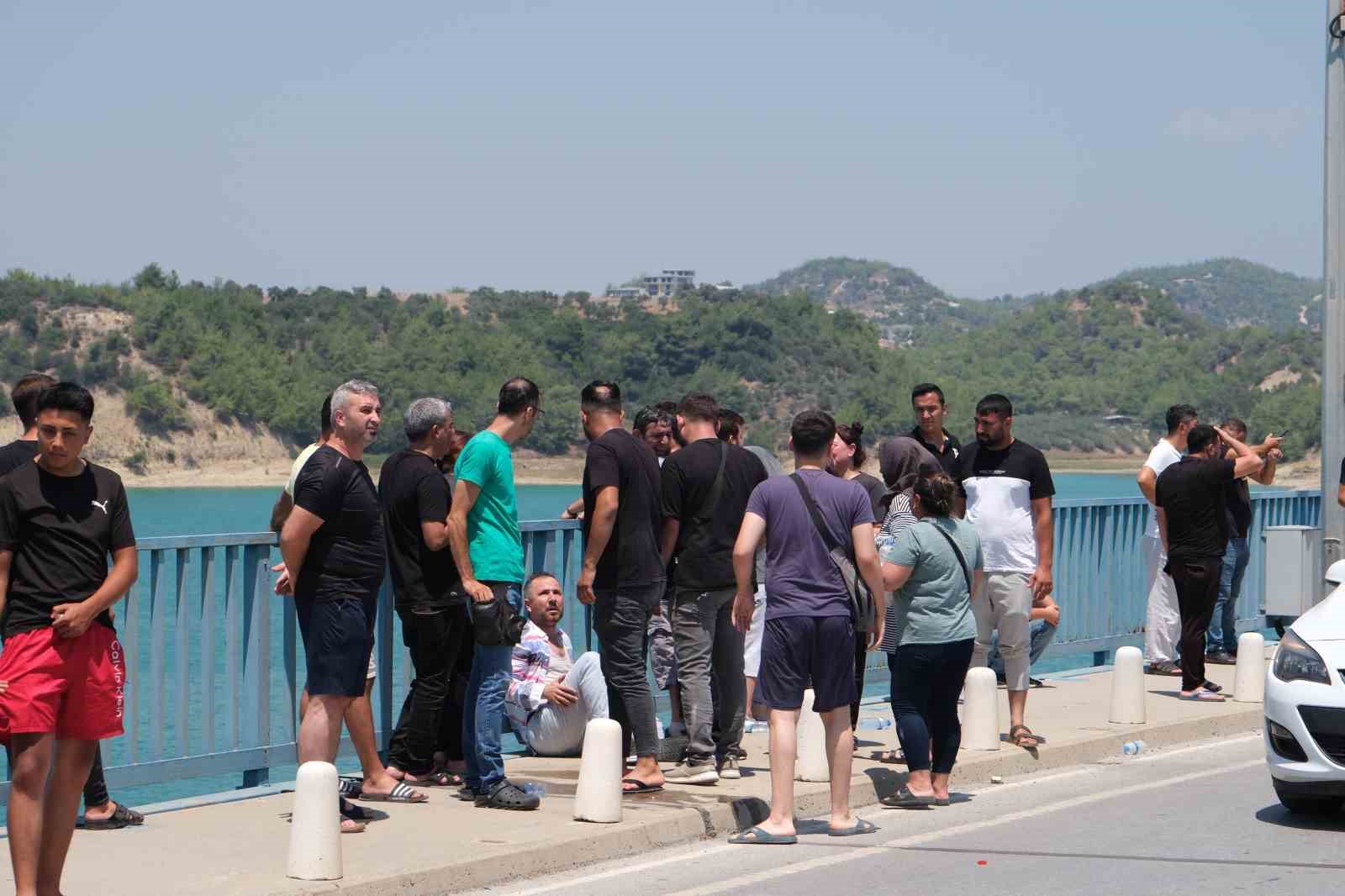 Göle Düşen Otomobil Bir Aileye Mezar Oldu