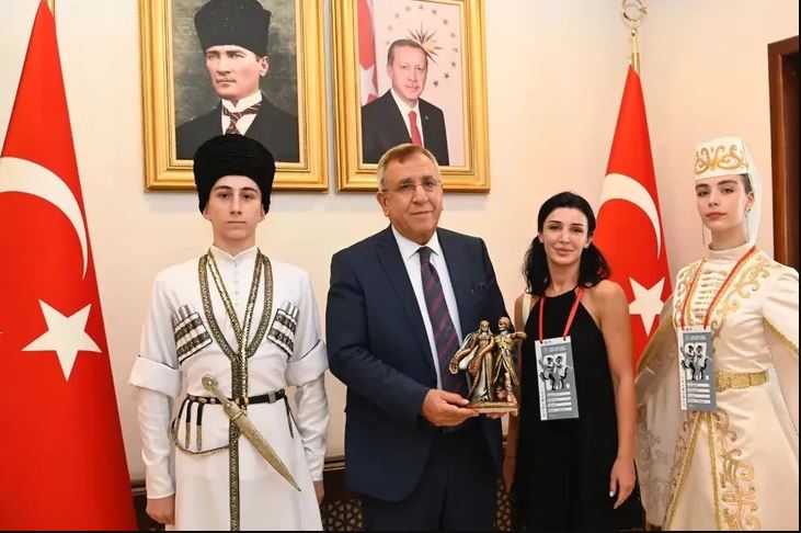 VALİ YARDIMCISI ATÇI TÜRK BOYLARI ŞÖLENİ İÇİN GLEN MİSAFİRLERİ AĞIRLADI