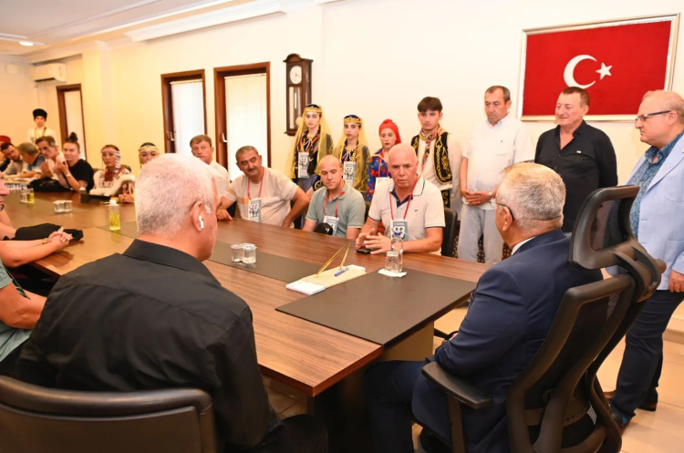 VALİ YARDIMCISI ATÇI TÜRK BOYLARI ŞÖLENİ İÇİN GLEN MİSAFİRLERİ AĞIRLADI