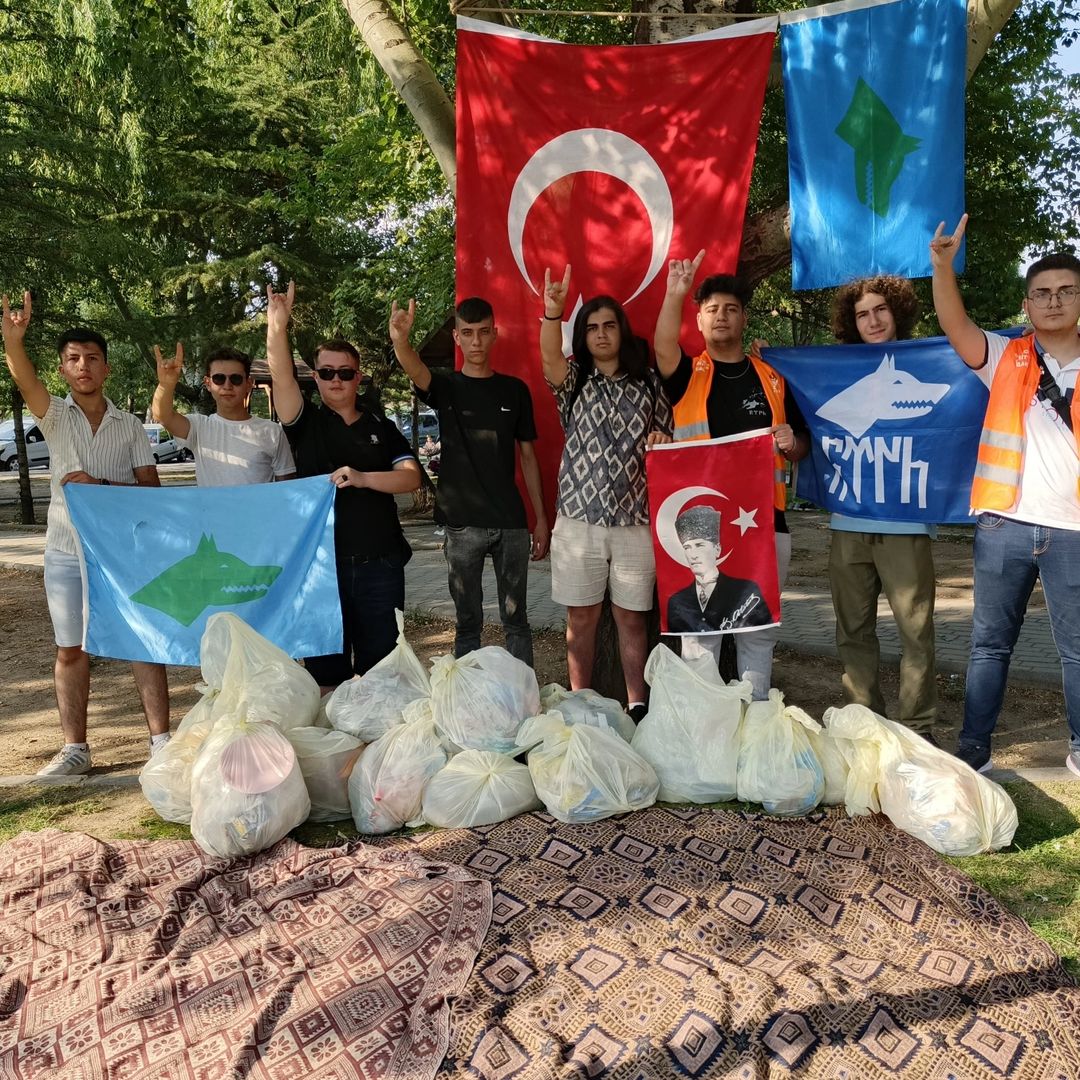 Zafer Partili Gençler Çevre Temizliğinde Buluştu