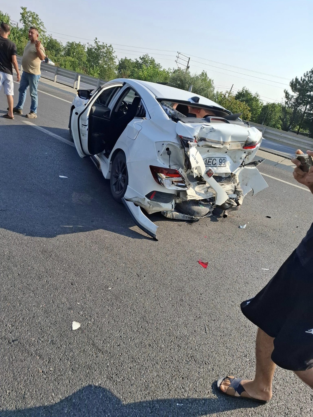 Sultandağı'nda Feci Kaza: Otomobilin ağaca çarparak durabildiği kazada 1 kişi ağır yaralandı