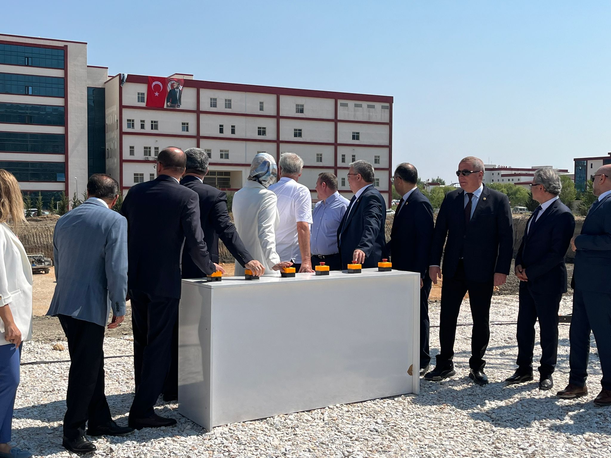 REKTÖR OKUMUŞ  "AFSÜ HER YIL EĞİTİM ÇITASINI YÜKSELTİYOR"