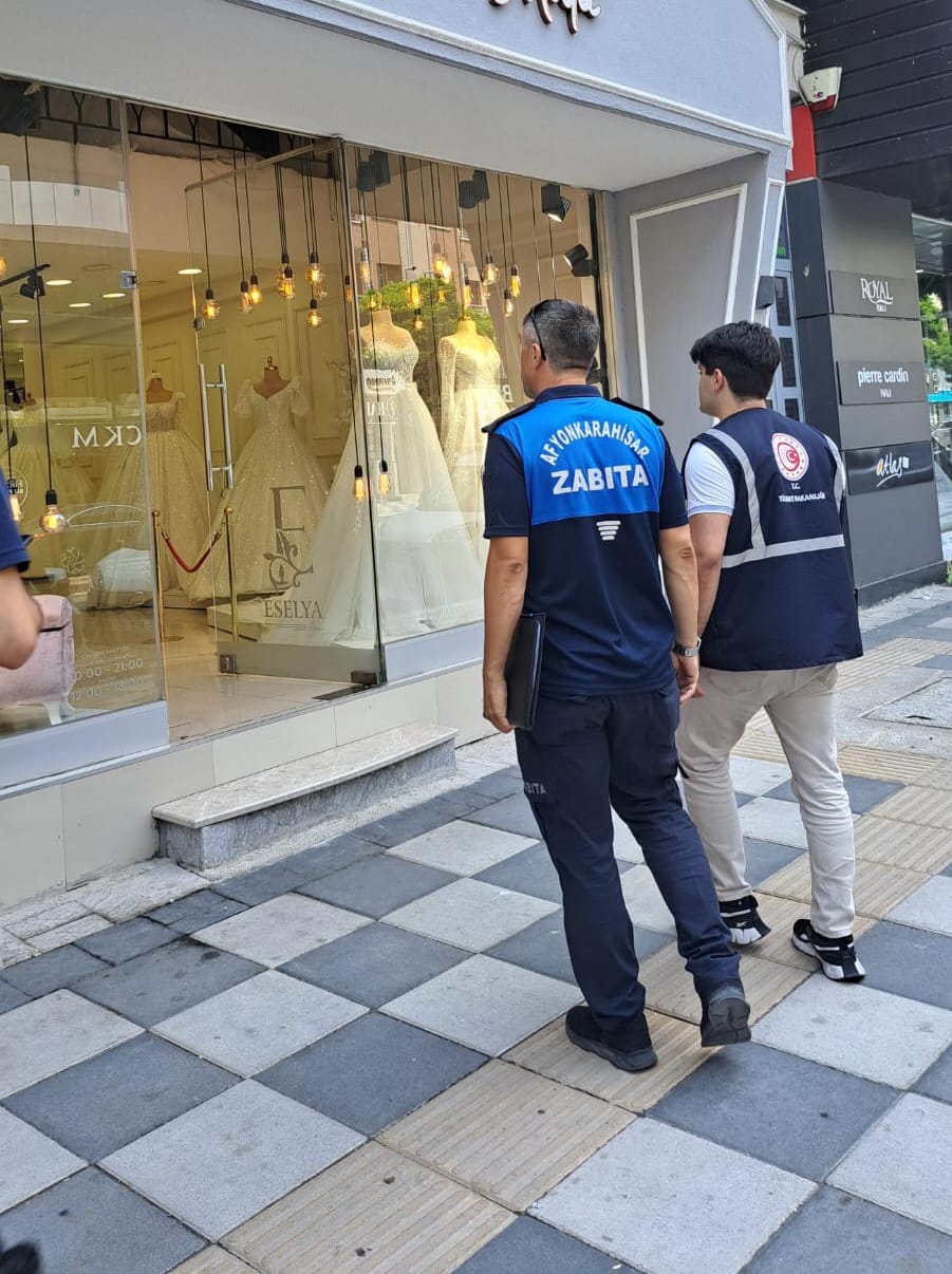 Afyonkarahisar'da Kuaför ve Güzellik Salonları Denetimi: Pazar Günü Kapanmayan İşletmelere Cezai İşlem!