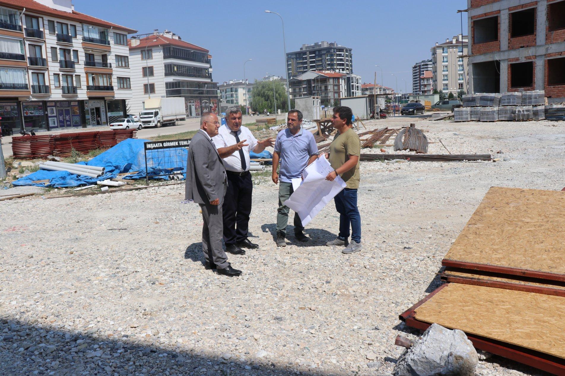 Müdür Sünnetci Kolları Sıvadı Okul İnşasına Teknik Ziyaret Gerçekleştirdi