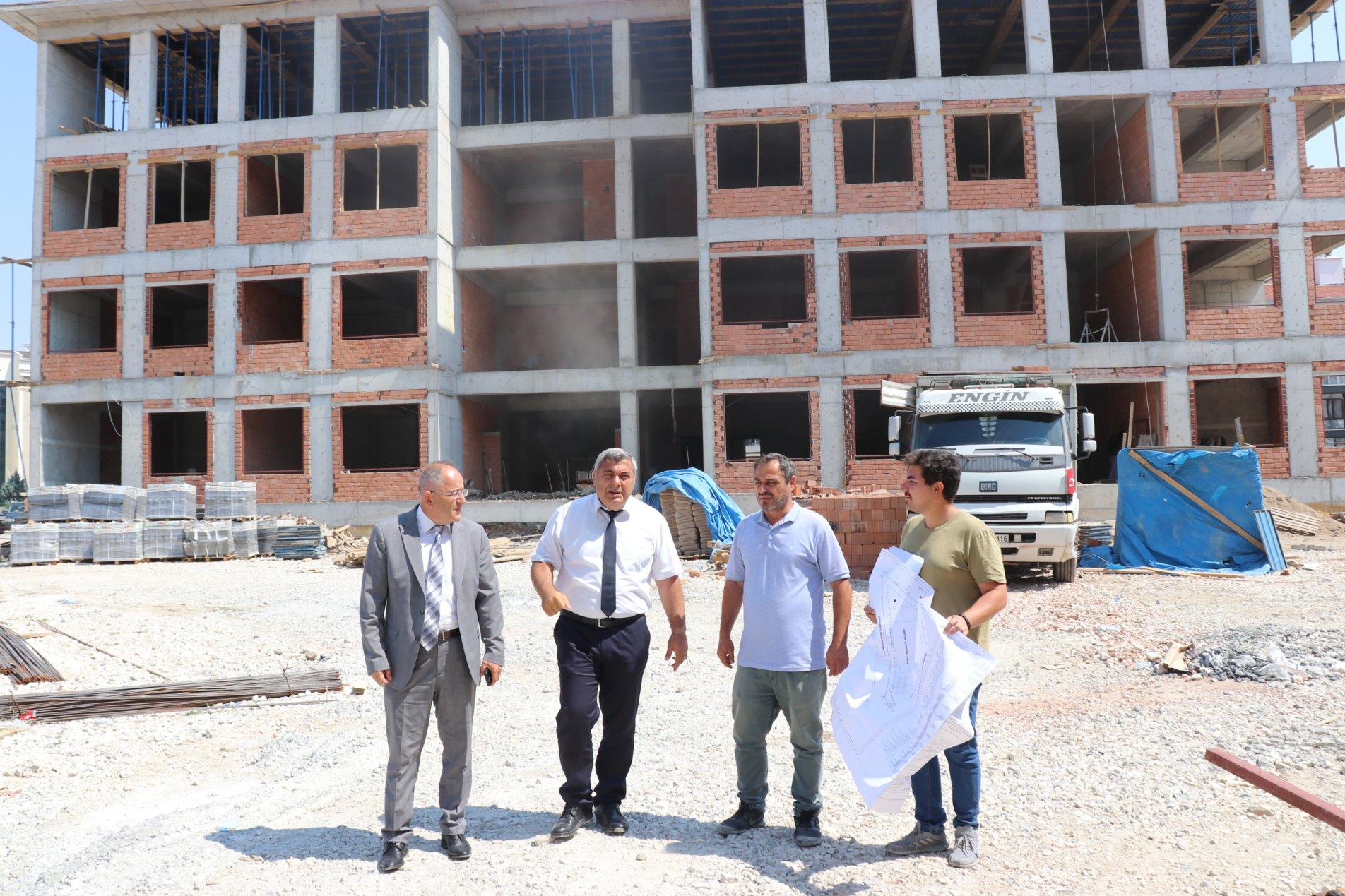 Müdür Sünnetci Kolları Sıvadı Okul İnşasına Teknik Ziyaret Gerçekleştirdi