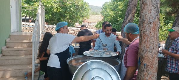 İmrallı Köyünde İmece Usulü Aşure Dağıtımı Gerçekleşti