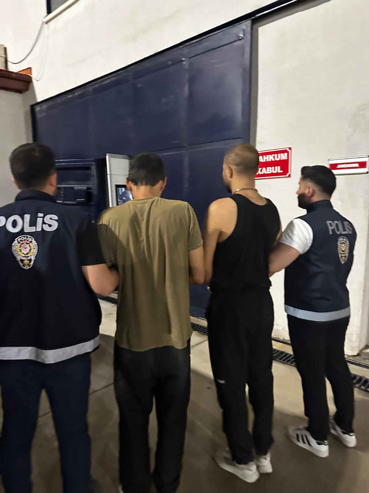 Afyonkarahisar’da 8 Ayrı Adrese Eş Zamanlı Operasyon Düzenlendi!