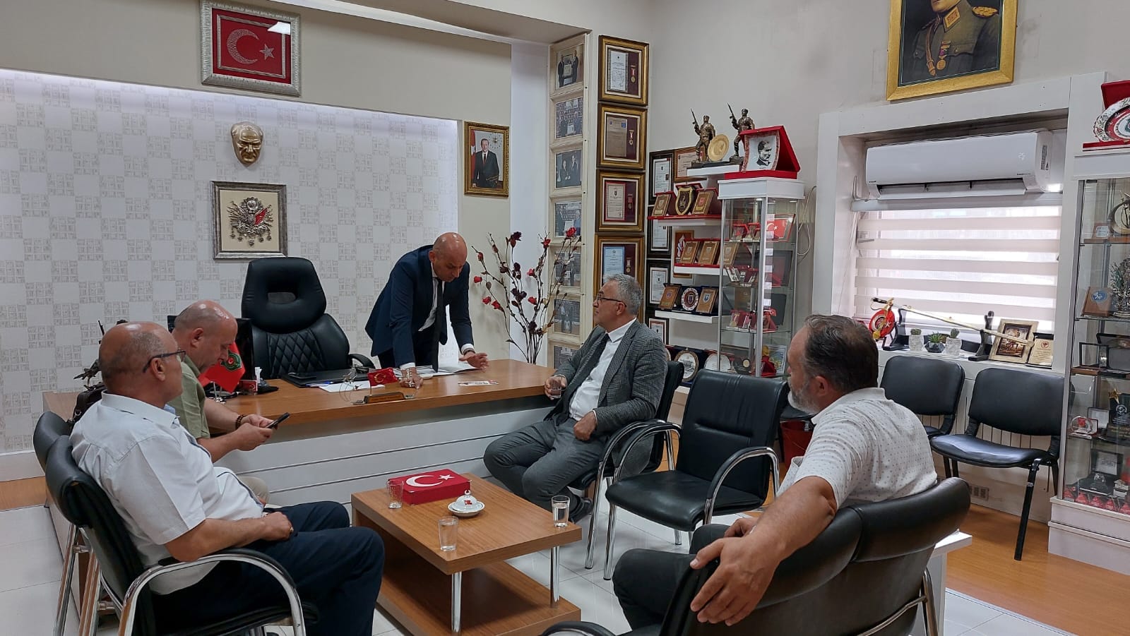 Başkan Kumartaşlı Kolları Sıvadı Vatan Sevdası ve Derneği Kırmızı Çizgisi