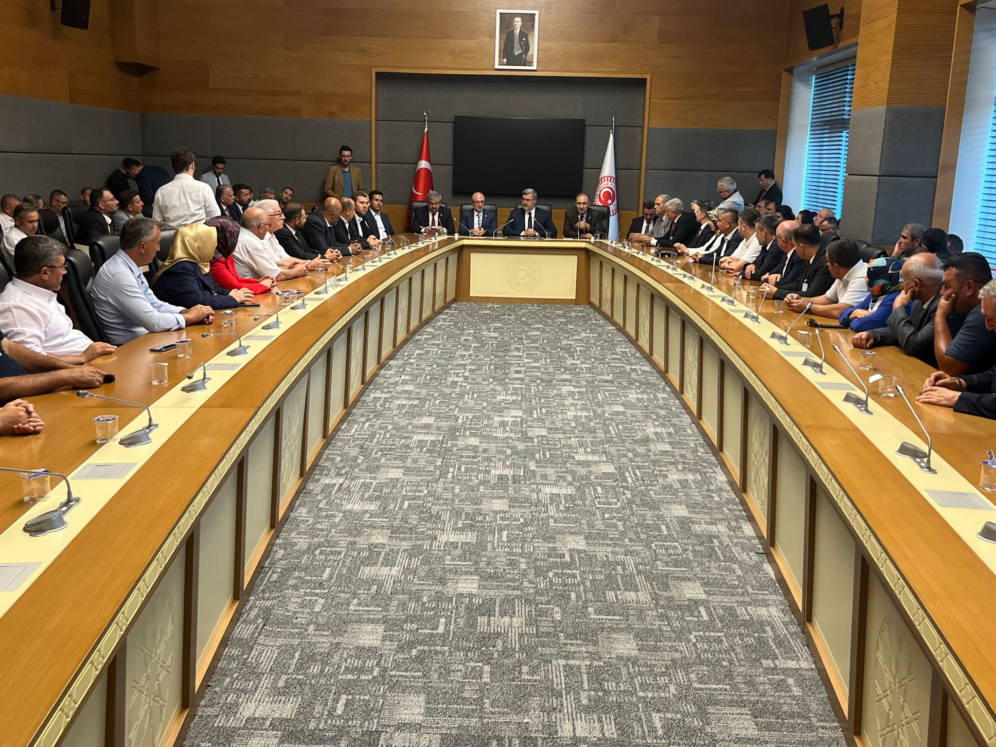 Başkan Şahin ve Teşkilatı TBMM'de Grup Toplantısına Katıldı