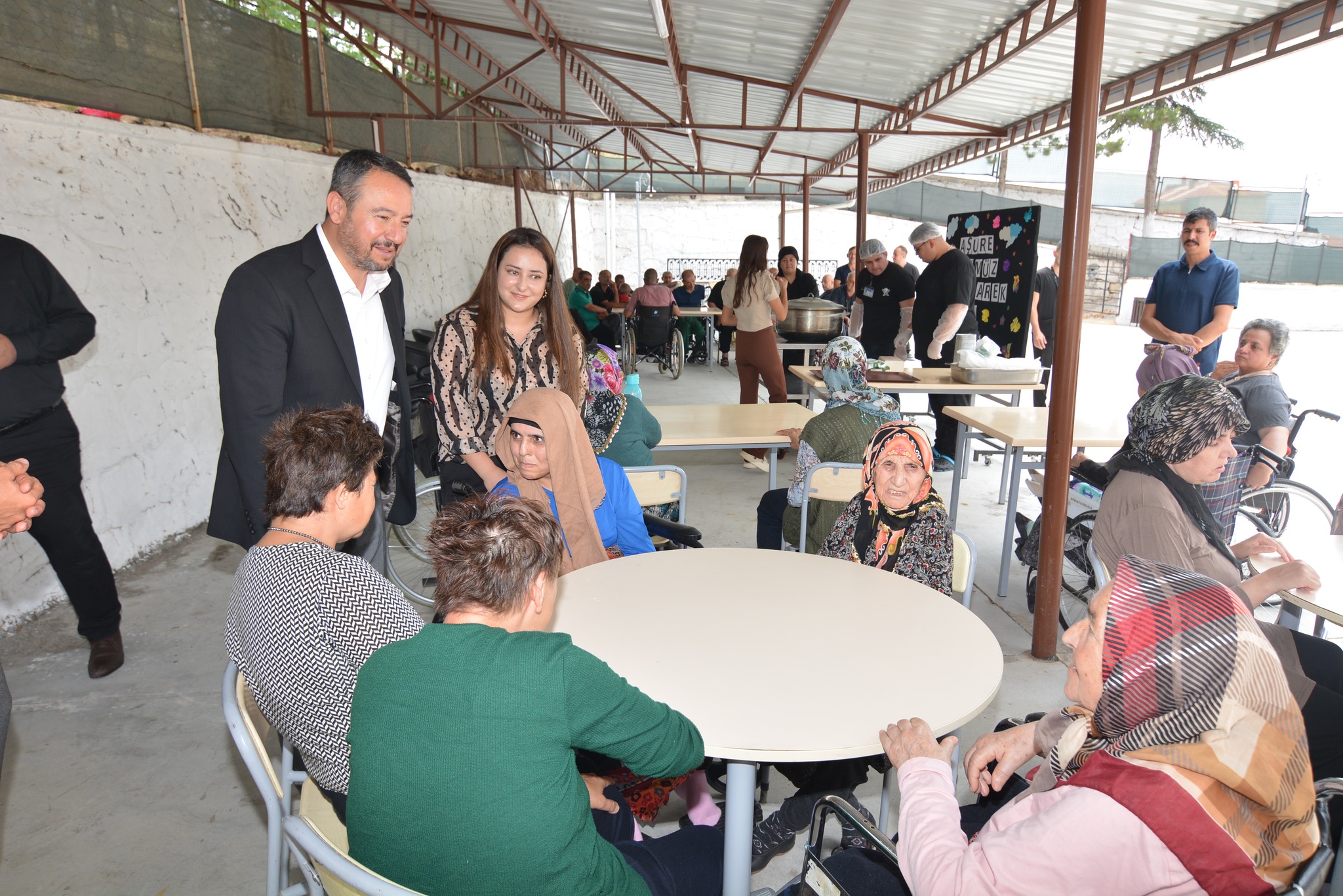 BAŞKAN ÖZTAŞ'TAN AŞURE İKRAMI