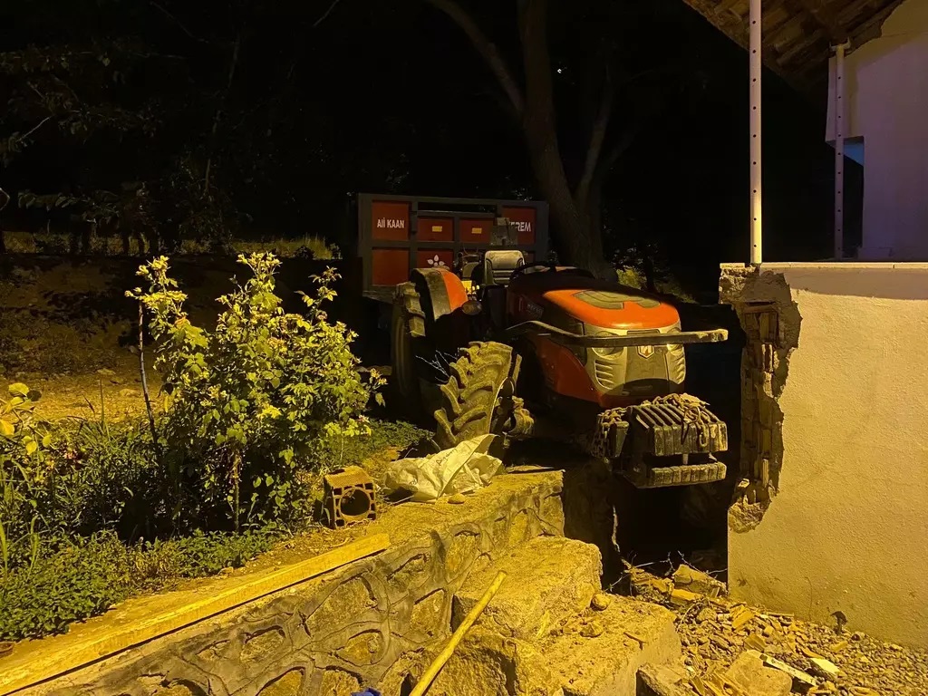 11 YAŞINDAKİ ÇOCUK TRAKTÖRLE DEHŞET SAÇTI: 2 ÇOCUK ÖLDÜ