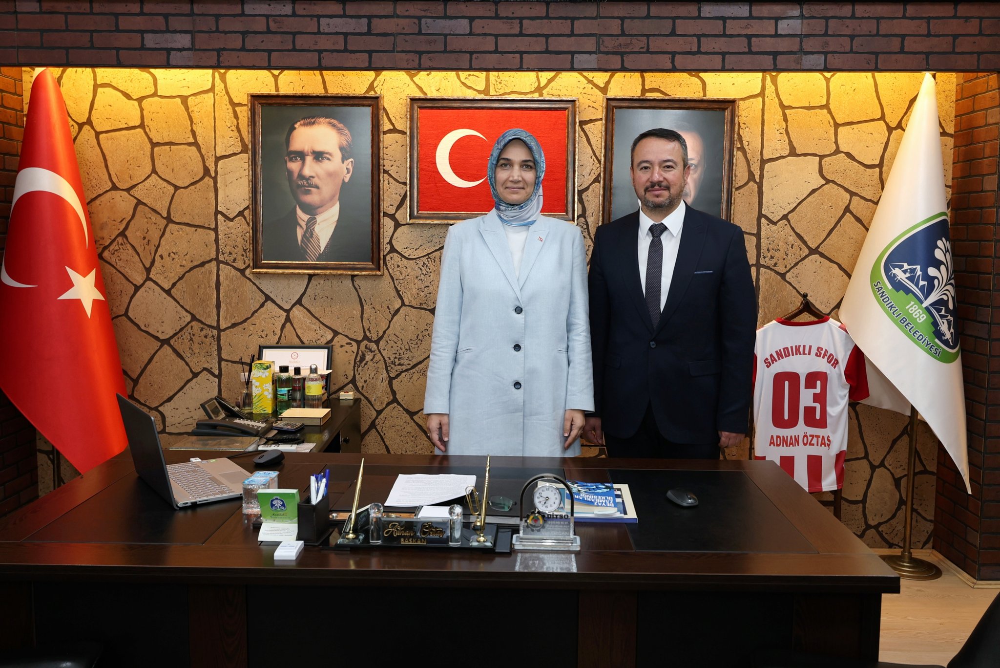 Vali Yiğitbaşı Belediyeyi Ziyaret Etti Halk Buluşmasının Rotası Sandıklı Oldu