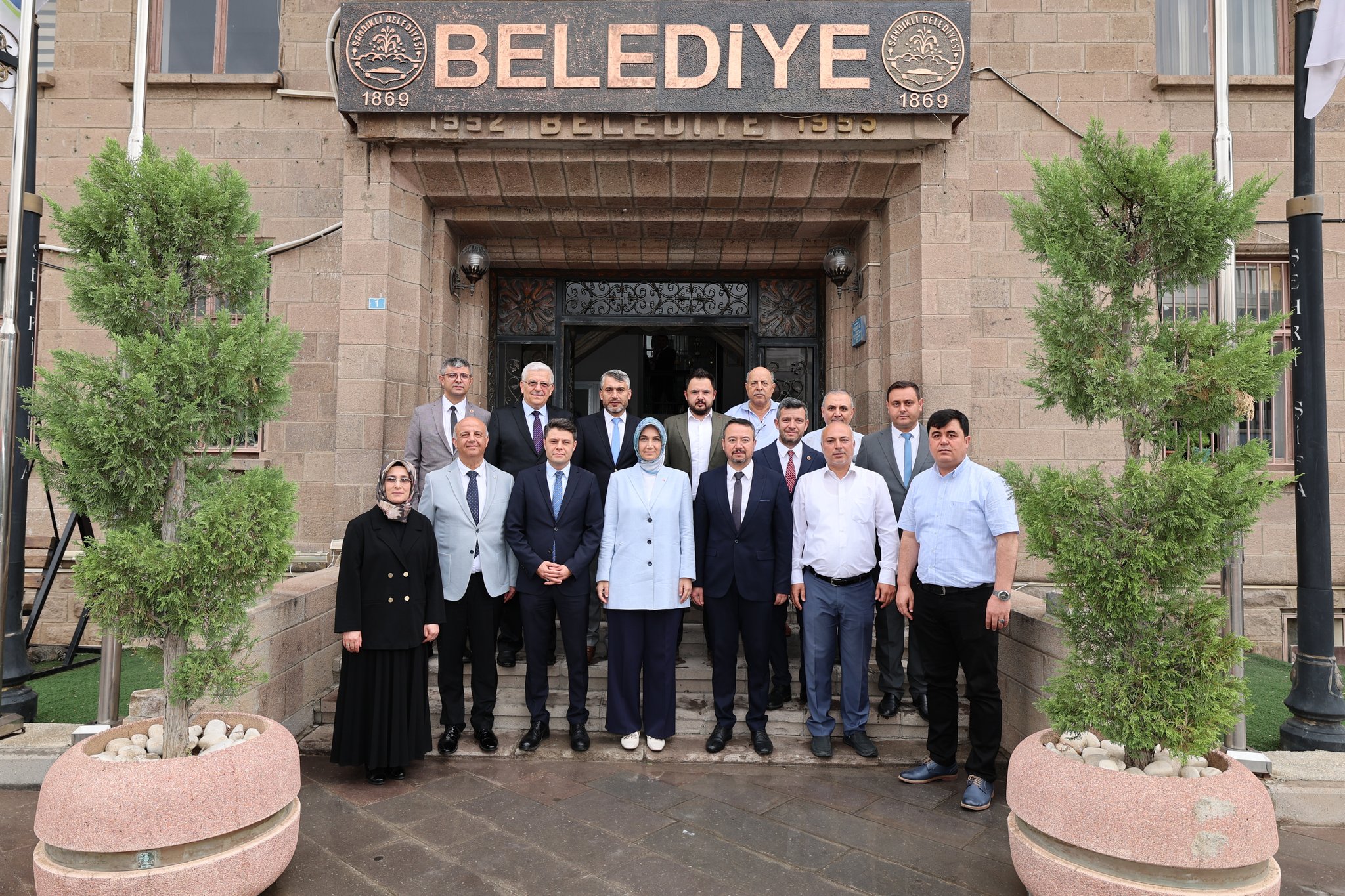 Vali Yiğitbaşı Belediyeyi Ziyaret Etti Halk Buluşmasının Rotası Sandıklı Oldu