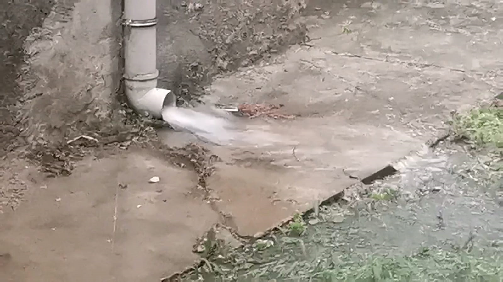 Afyon’da Sağanak Yağış Etkili Oldu O Anlar Kameralara Yansıdı
