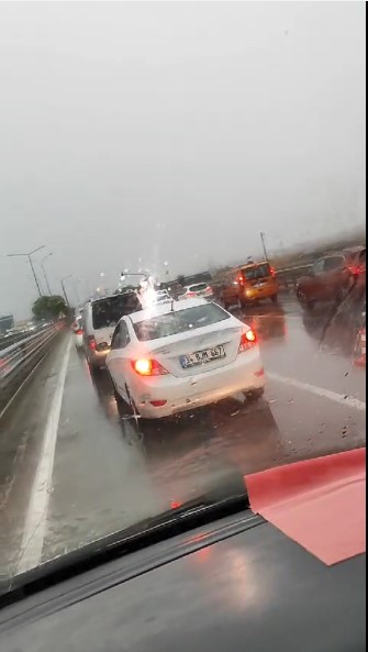 Afyonkarahisar Çevre Yolunda Kaza: Trafik Kısa Süreliğine Kilitlendi!