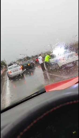 Afyonkarahisar Çevre Yolunda Kaza: Trafik Kısa Süreliğine Kilitlendi!