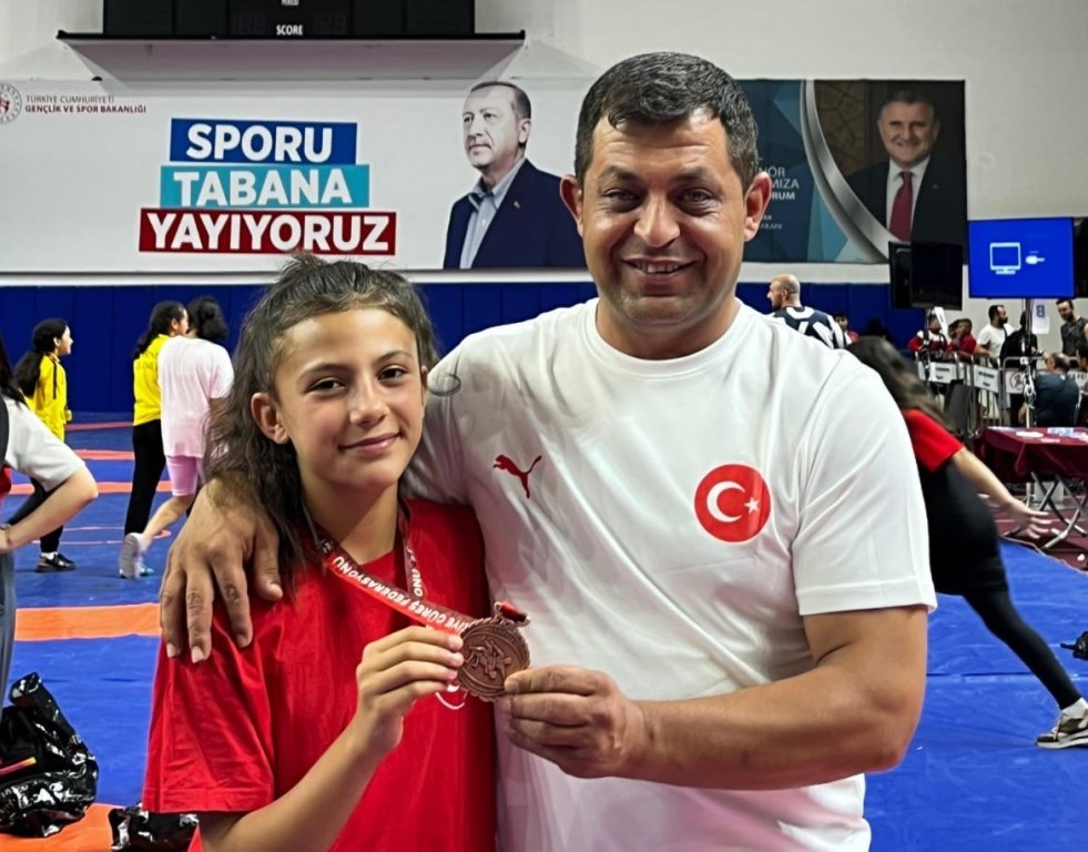 TAŞOLUK SK'DAN U-13 TÜRKİYE GÜREŞ ŞAMPİYONASI'NDA BÜYÜK BAŞARI
