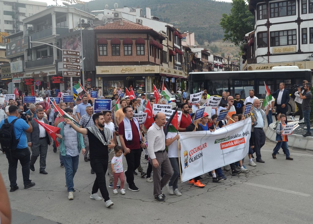 AFYON'DA ÇOCUKLAR FİLİSTİN İÇİN YÜRÜDÜ