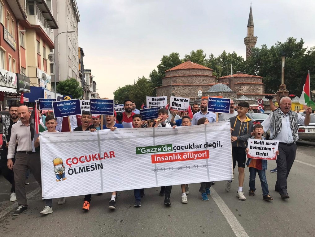 AFYON'DA ÇOCUKLAR FİLİSTİN İÇİN YÜRÜDÜ