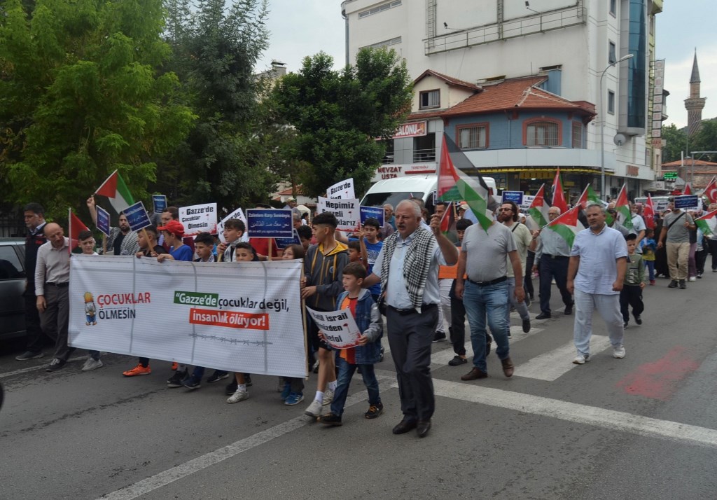 AFYON'DA ÇOCUKLAR FİLİSTİN İÇİN YÜRÜDÜ