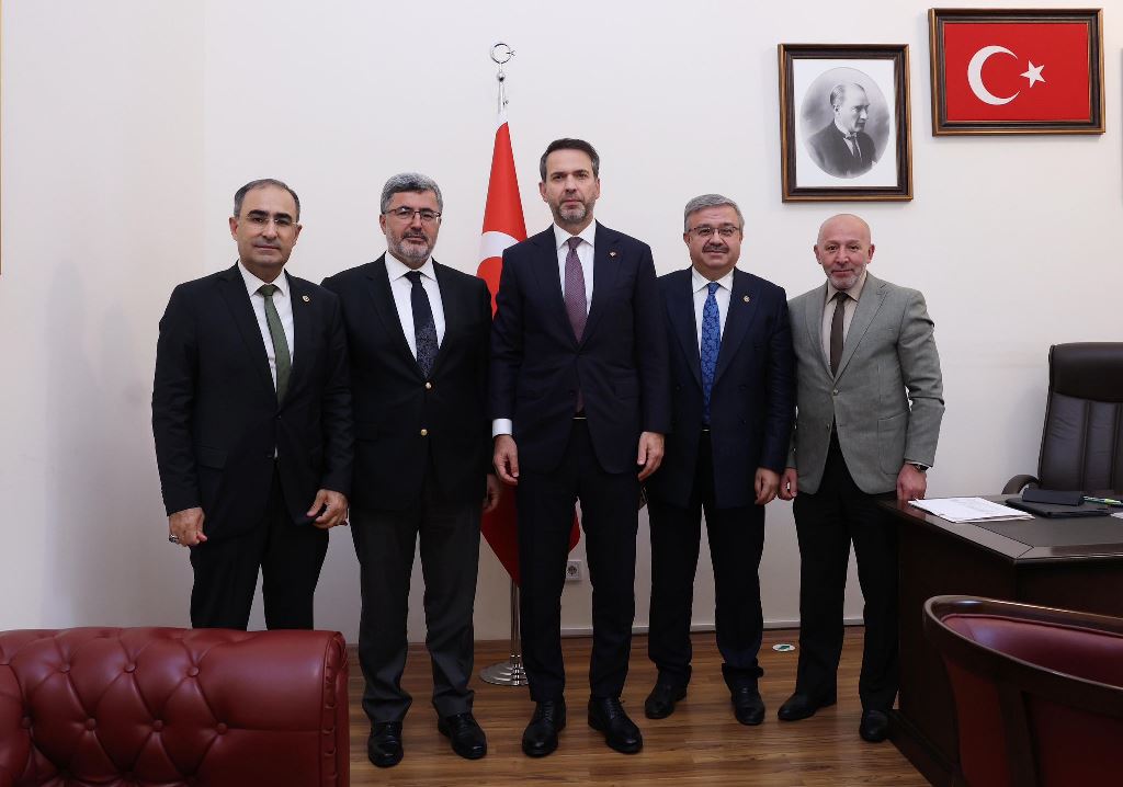 MİLLETVEKİLLERİNDEN BAKAN BAYRAKTAR'A ZİYARET